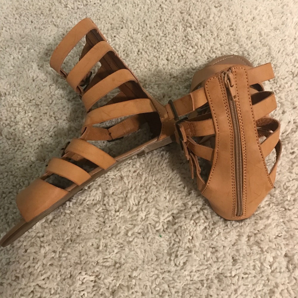 Via Pinky Collection sandals